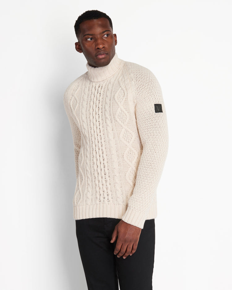 ケーブルタートルセーター