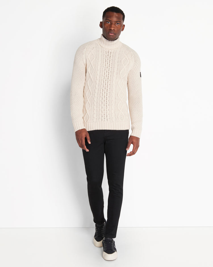 ケーブルタートルセーター