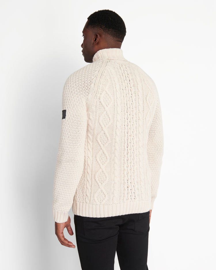 ケーブルタートルセーター