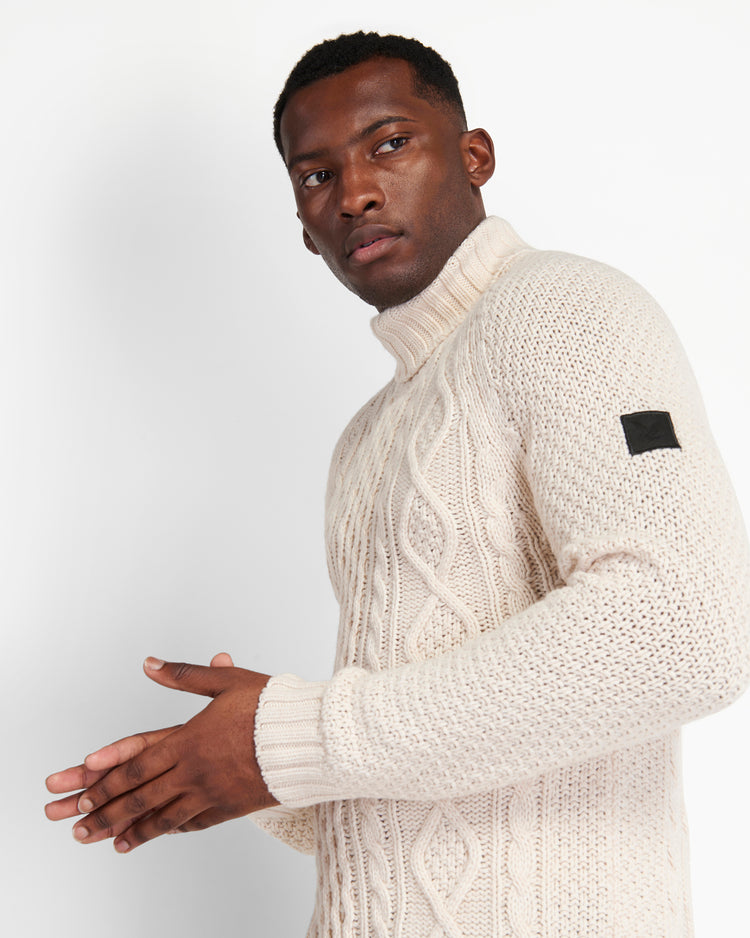 ケーブルタートルセーター