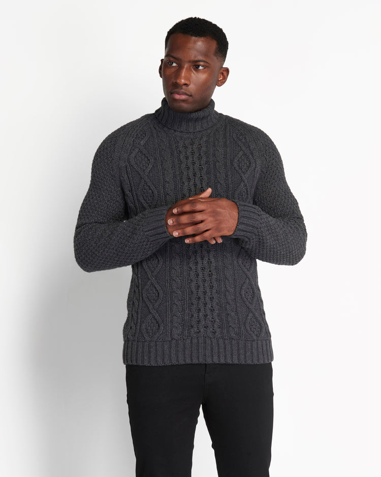 ケーブルタートルセーター