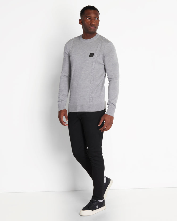 ケーブルクルーセーター