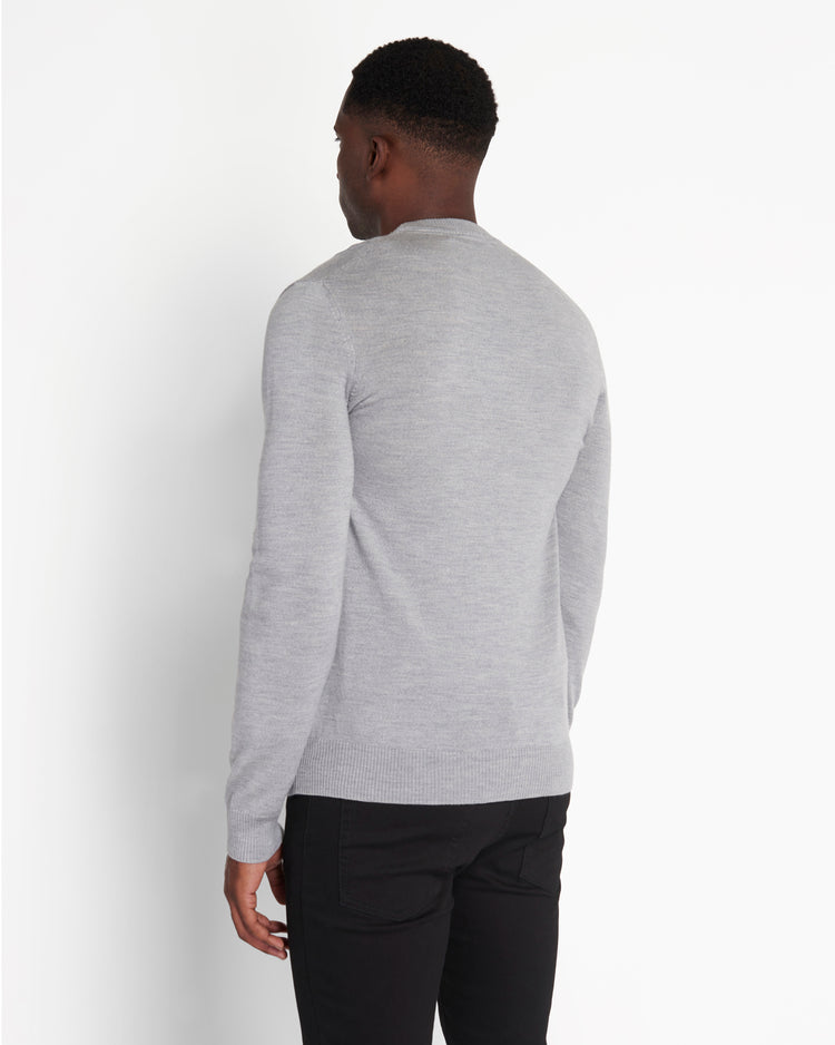 ケーブルクルーセーター