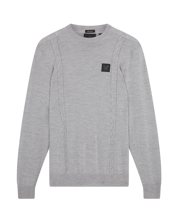 ケーブルクルーセーター