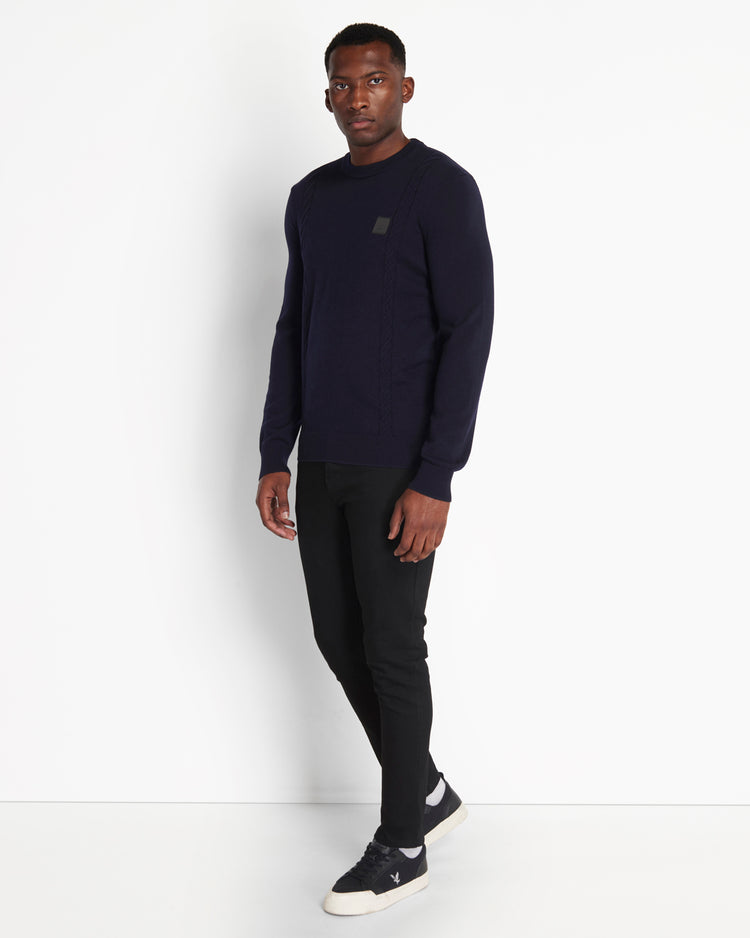 ケーブルクルーセーター