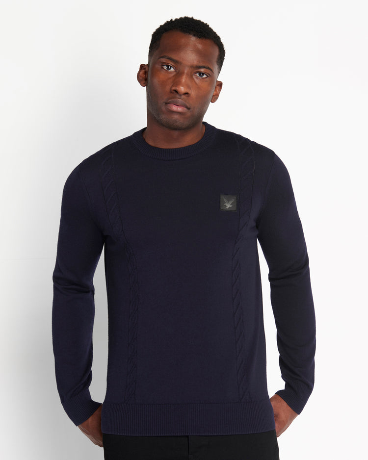 ケーブルクルーセーター