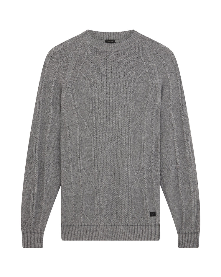 ケーブルクルーセーター