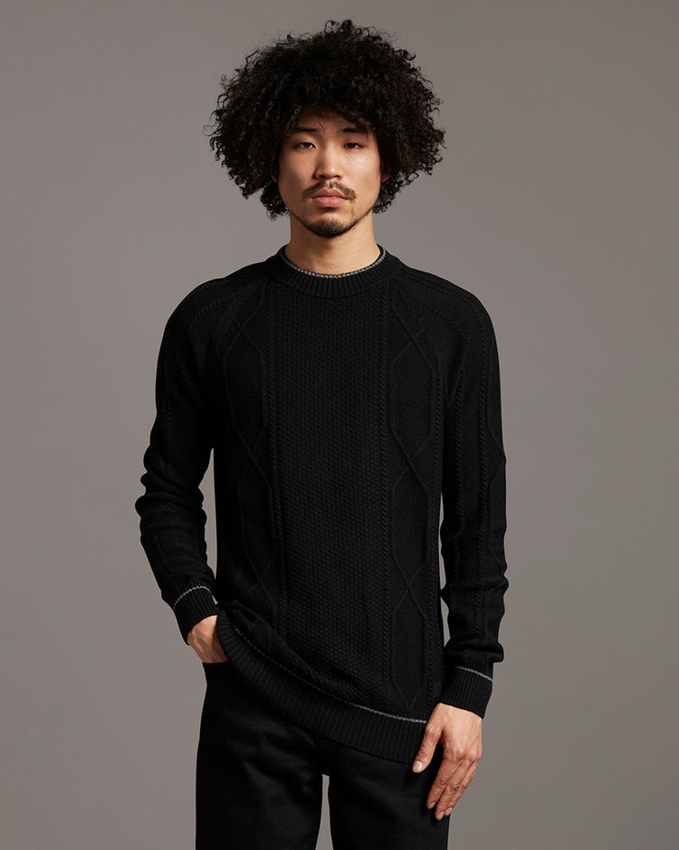 ケーブルクルーセーター