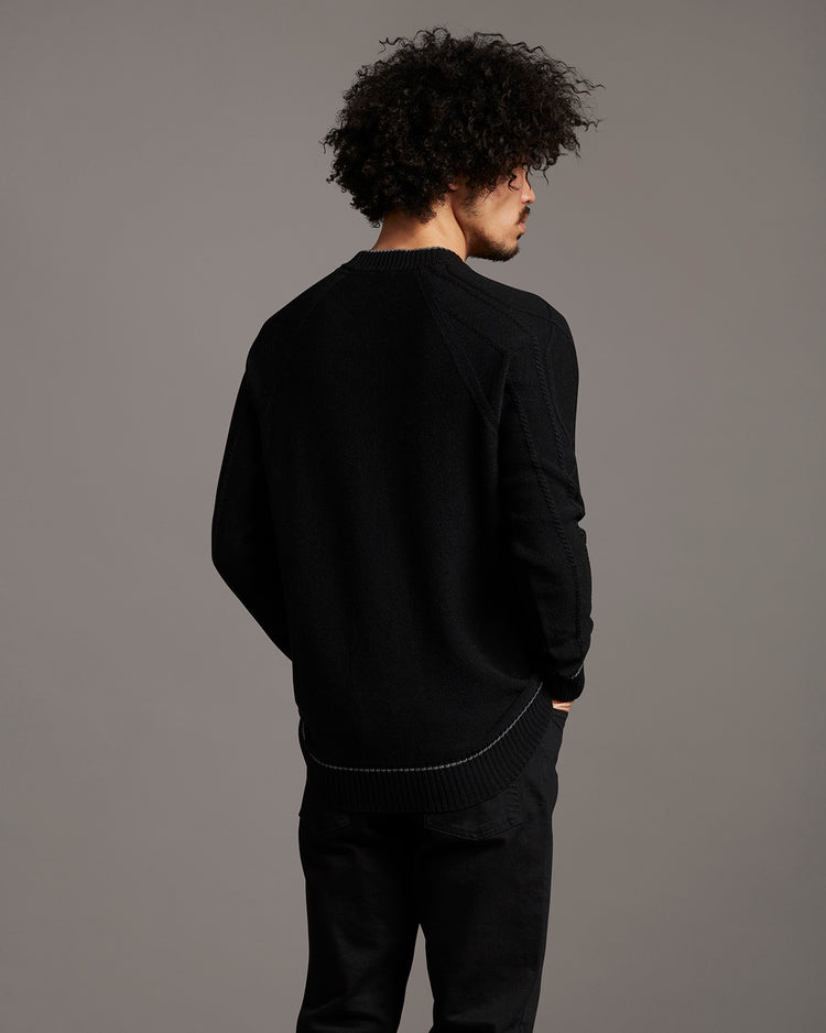 ケーブルクルーセーター